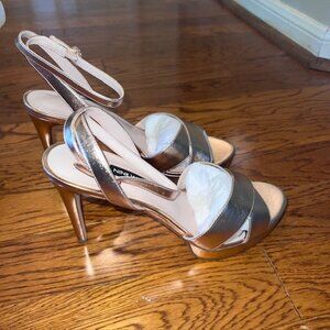 Nine West Quisha Platform Dress Sandal in Metallic Light Pink (Sz 10M)
